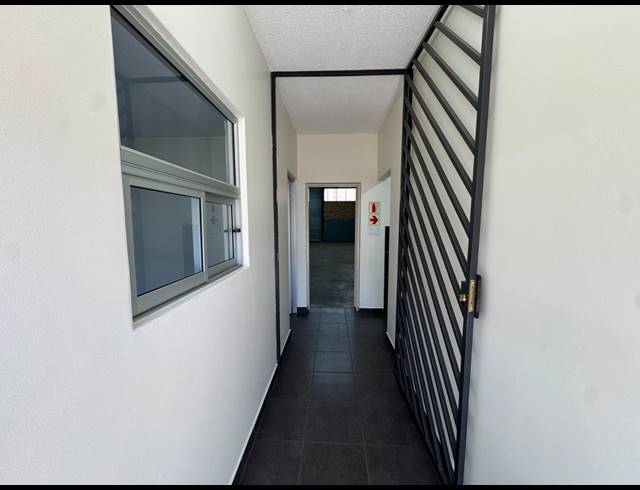 249M² WAREHOUSE TO LET IN CHAMDOR